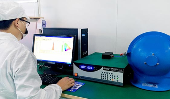 光电检测系统可以通过工控机连接机器人视觉系统，实现对物体的精确探测和定位，为机器人提供精确的控制信息。